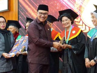 89 Lansia Kota Yogya Wisuda Sekolah Lansia, Pemkot Siap Tambah Jadi 15 Sekolah
