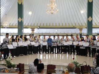 Puncak HGN dan HUT ke-80 PGRI DIY di Sleman: Bupati Harda Ajak Guru Perkuat Mutu Pendidikan