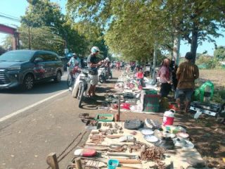 Dari Italia hingga Imogiri, Kisah Pak Suyatno Eks Pemeriksa Kulit Internasional yang Kini Jadi Pedagang Klitikan